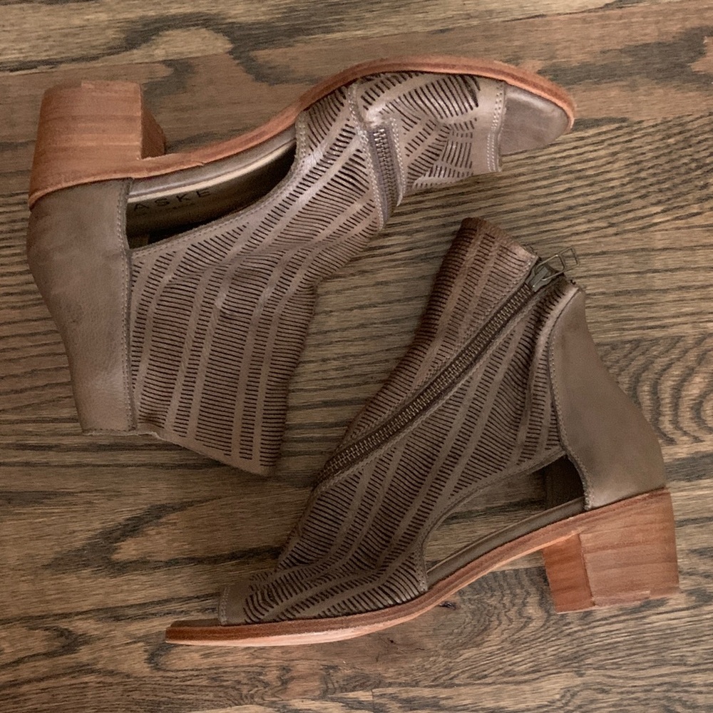 Baske Stylish Brown Leather Peep-Toe Ankle Boots - Picture 6 of 10